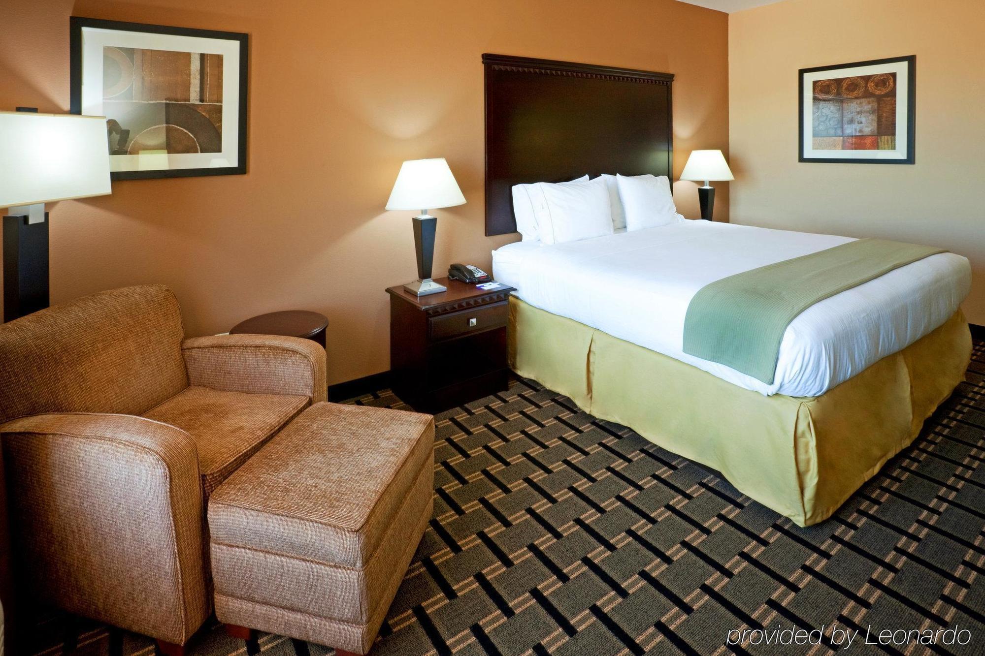 Comfort Inn & Suites Dallas Medical-Market Center Room photo